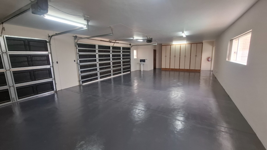 4 Bedroom Property for Sale in Menkenkop Western Cape